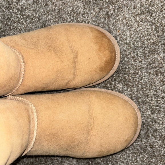 Light colored UGGS Australia size 7 - Picture 8 of 9